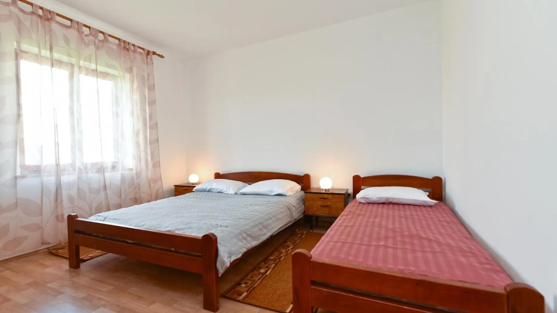 Apartments Goran 2250 Fazana 0*,